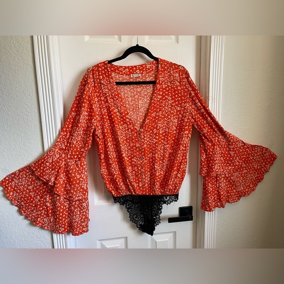 FREE PEOPLE - SHE'S DITSY RUFFLE SLEEVE BODYSUIT - ORANGE - Picture 3 of 10